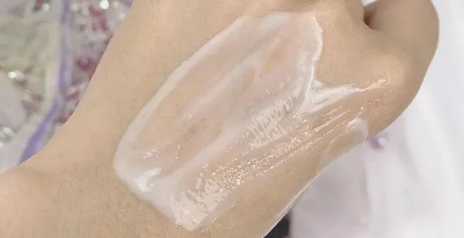 姑娘我看你印堂发黑下一句,姑娘我看你印堂发黑