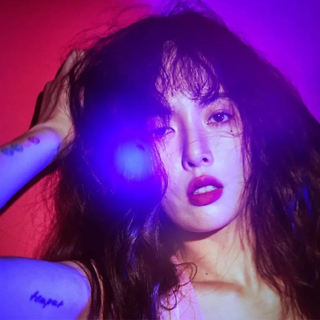 公布恋情被公司开除背假香奈儿都能带货说她是“人间毒药”我服!