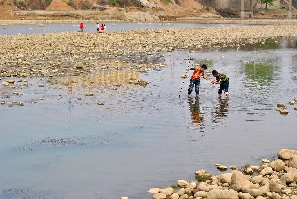 网吧和诊所编织起了南召县城丨小地方