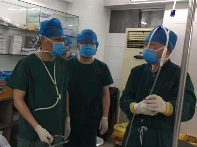 肺部洗出17升牛奶,毛骨悚然男子肺部竟洗出17升牛奶