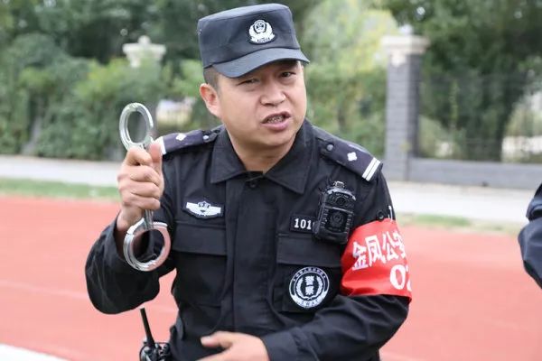 法报人物丨刑警付国：破门瞬间制服持枪嫌犯