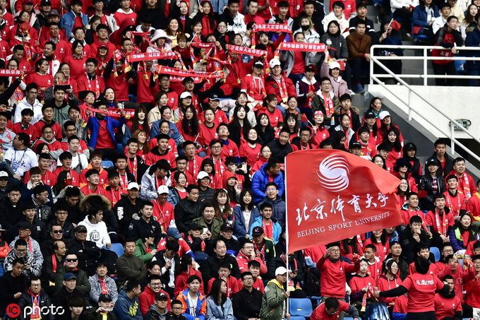 34辆大巴车载1362名学子出征,150辆大巴2200余名师生深夜转运