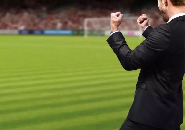 简历还是PPT？足球教练如何找工作，BBC披露“*规则潜**”