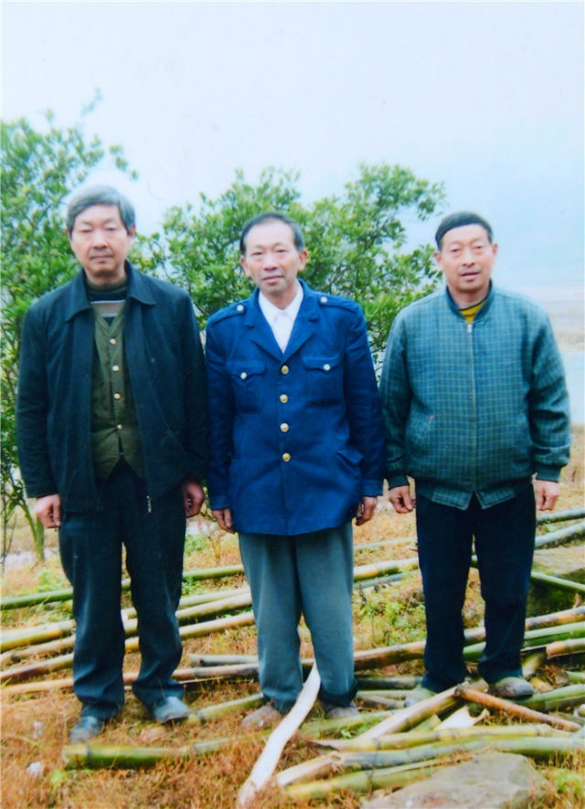 以生命赴使命用热血铸忠诚,以生命赴使命用热血铸警魂