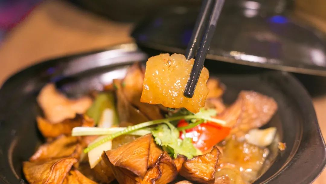 4折从四川吃到广东！我左手拿麦，右手啤酒，在这个“千面餐厅”里嗨到凌晨？