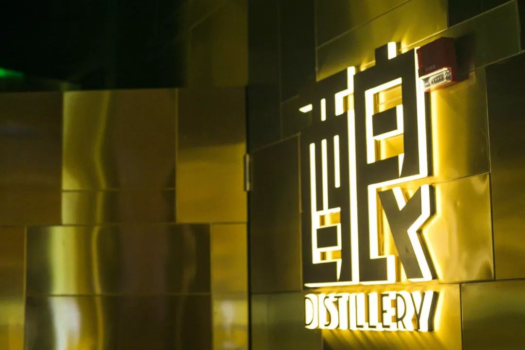 4折从四川吃到广东！我左手拿麦，右手啤酒，在这个“千面餐厅”里嗨到凌晨？