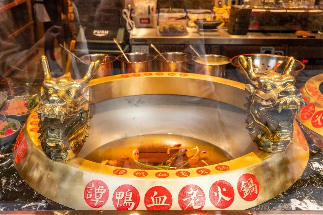 谭鸭血24小时营业,日均排队3h的谭鸭血来宁波了