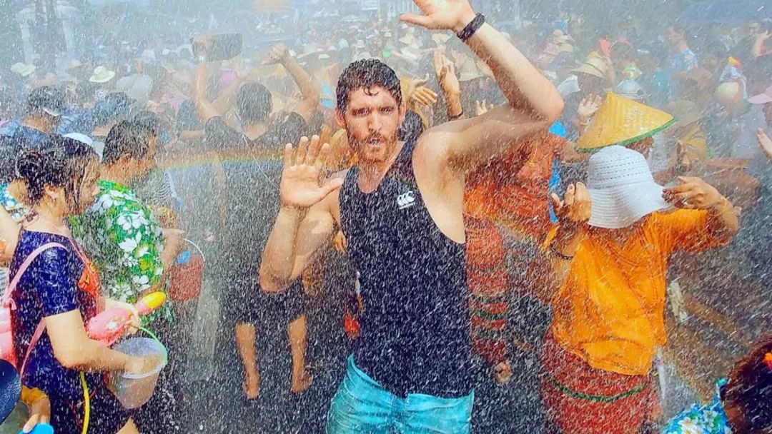 泼水节狂欢泰国,19年清迈泼水节真的太爽了