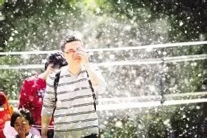 柳絮飘飞的日子如何防过敏,柳絮满天飞过敏人怎么办