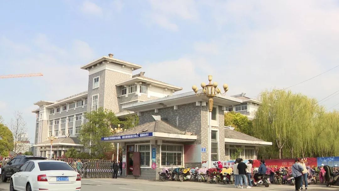 很美！官湖高级中学扩建二期啦！实验室、图书馆、报告厅...