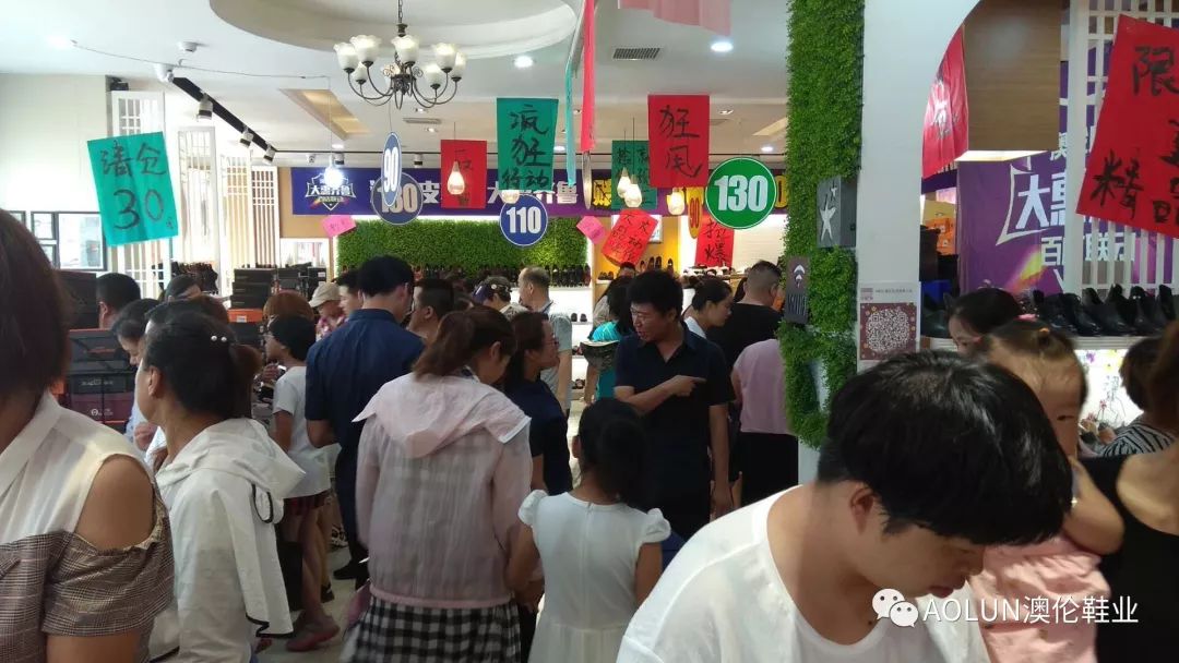 这家鞋店,这家鞋店人气超旺