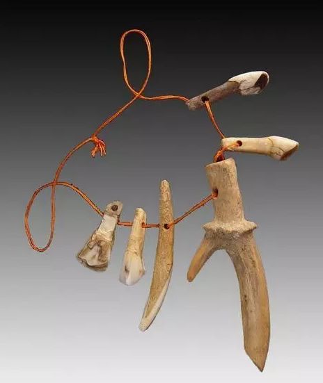 银链子和金链子风格区别,金链子还是银链子好