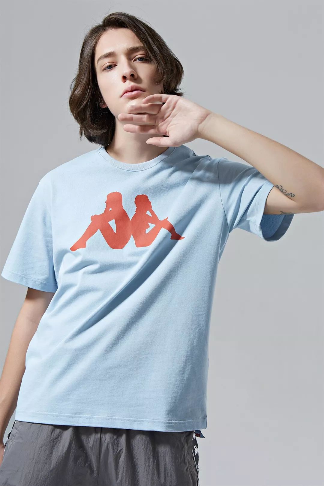 为什么同一款鞋子售价不一样,为什么同一款鞋子有那么多款式