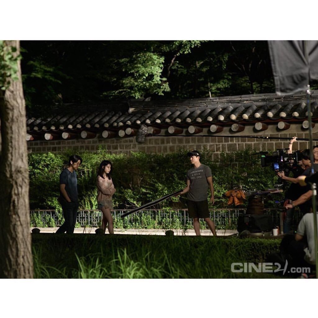 iu新闻,iu新闻发布会唱歌