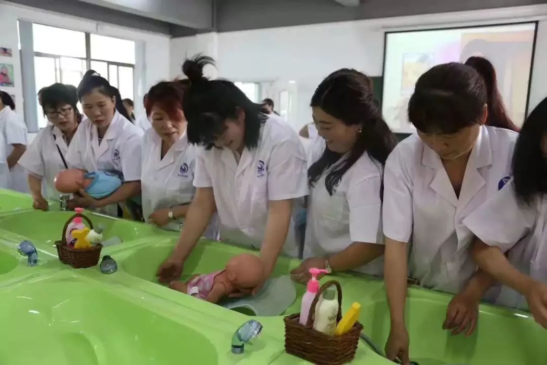 衢州金牌月嫂价格表,衢州月嫂培训机构在哪报名