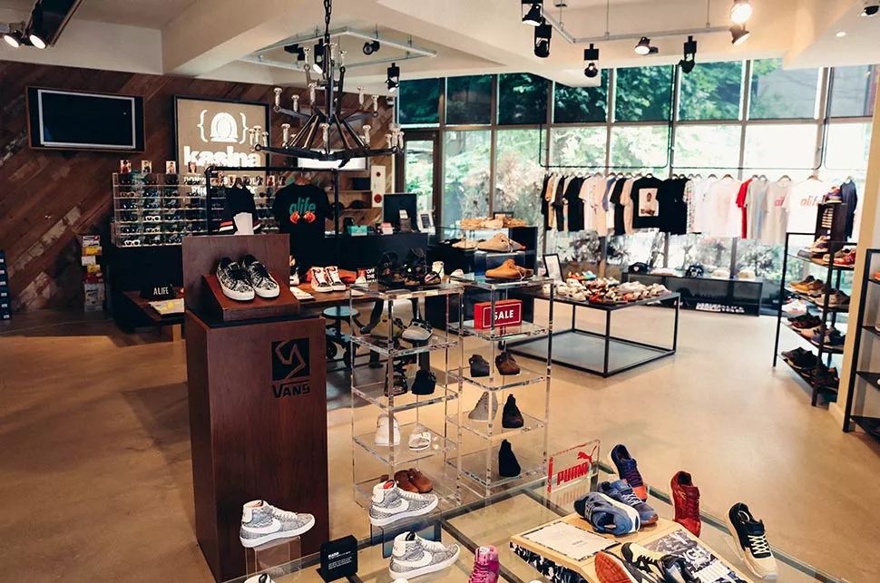 寻觅一些韩国服饰品牌换换口味？那我们不如从球鞋入手吧~