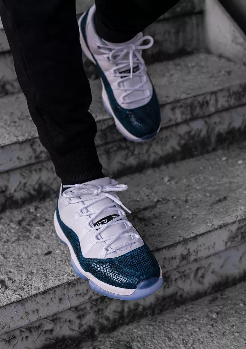 airjordan11low黑红测评,airjordan11lowwhitebred上脚图