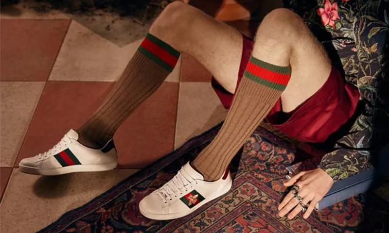 aj1和yeezy冰蓝哪个好,aj1和yeezy谁值得买