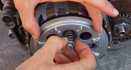 烧离合器前的征兆,导致离合器烧了的原因