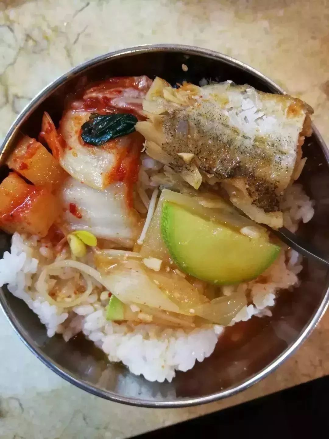 她连续三年，走遍大半个韩国学习传统泡菜，改良后的泡菜，要排单一个星期以上才能买到！