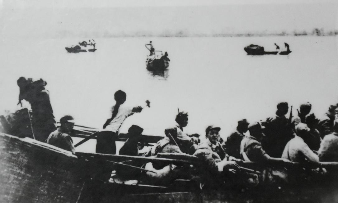 送解放军过江的大辫子姑娘,送亲人的大辫子