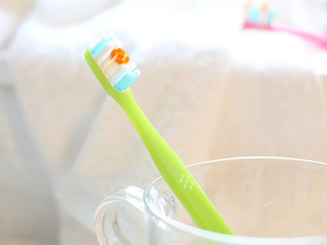 能刷牙缝去牙渍的手动牙刷,超细软牙刷深层清洁软毛牙刷