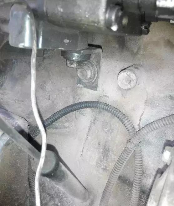 早上启动发动机冒白烟,柴油发动机冒白烟启动不了