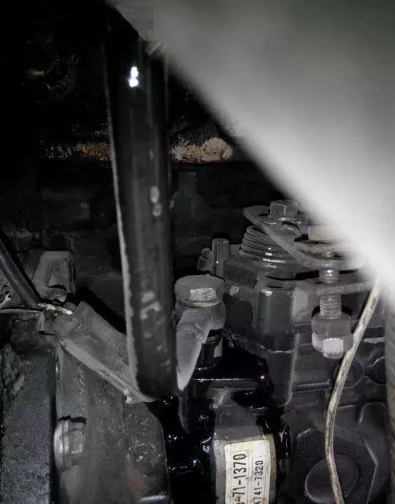 早上启动发动机冒白烟,柴油发动机冒白烟启动不了