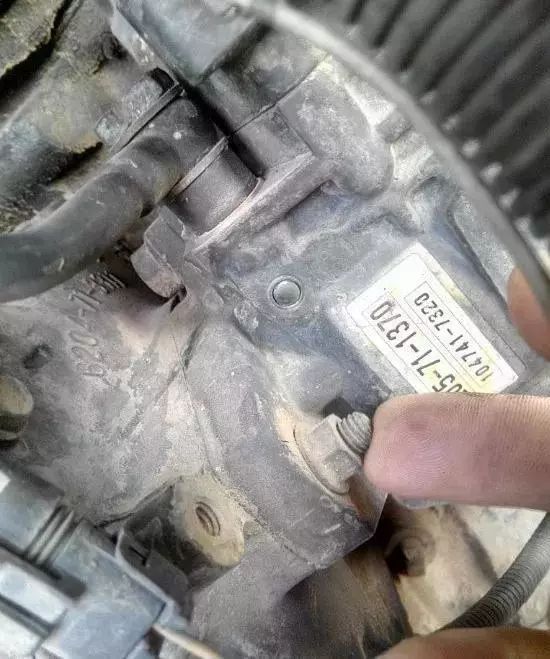 早上启动发动机冒白烟,柴油发动机冒白烟启动不了