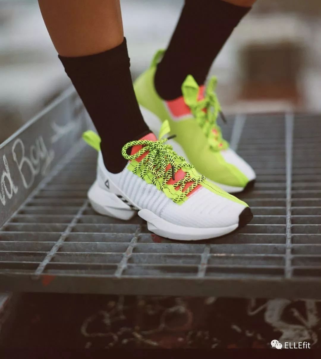 倪妮宋茜穿吊带有风情,宋茜身材长腿