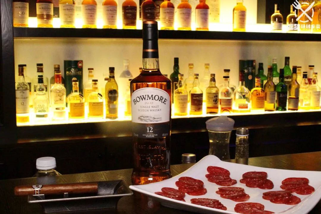 隐藏的威士忌酒柜,隐藏很深的酒