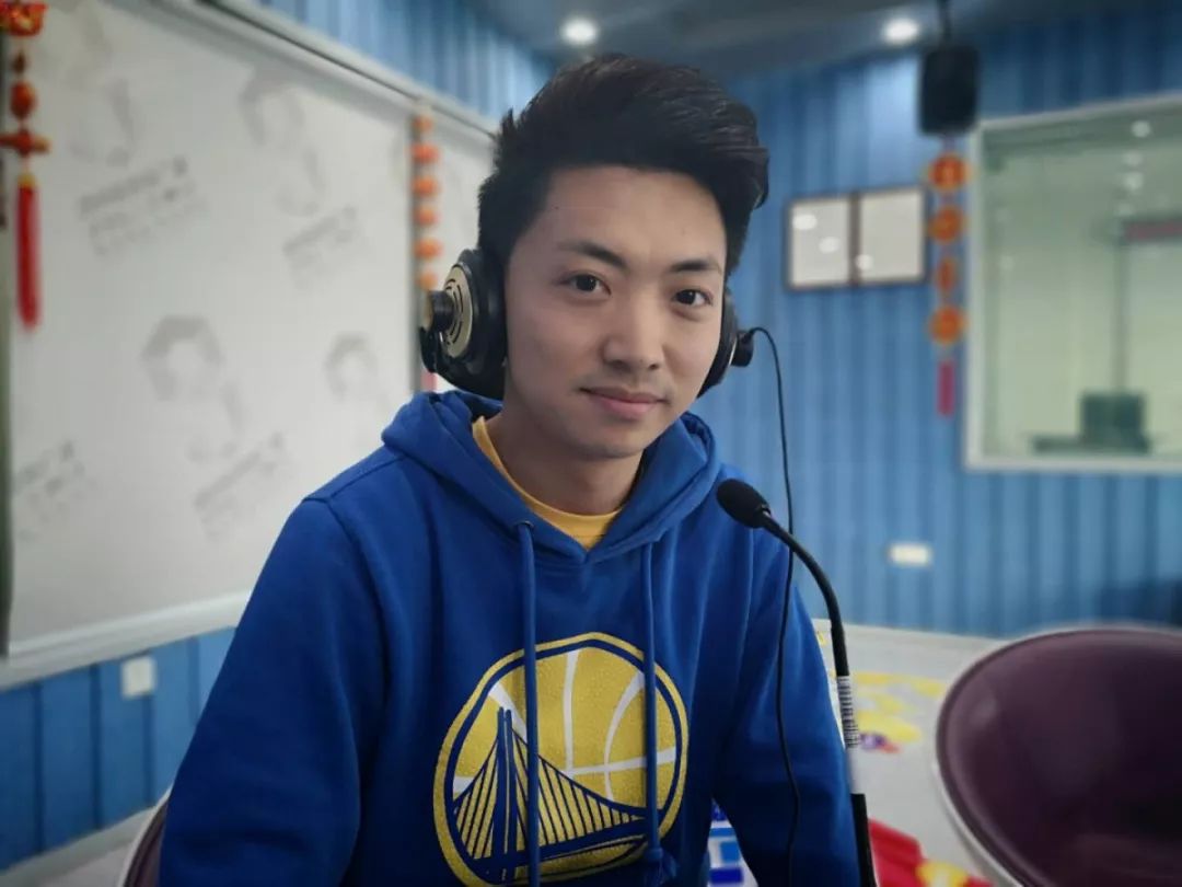 fm91.8直播主持人,fm91.8所有主持人照片