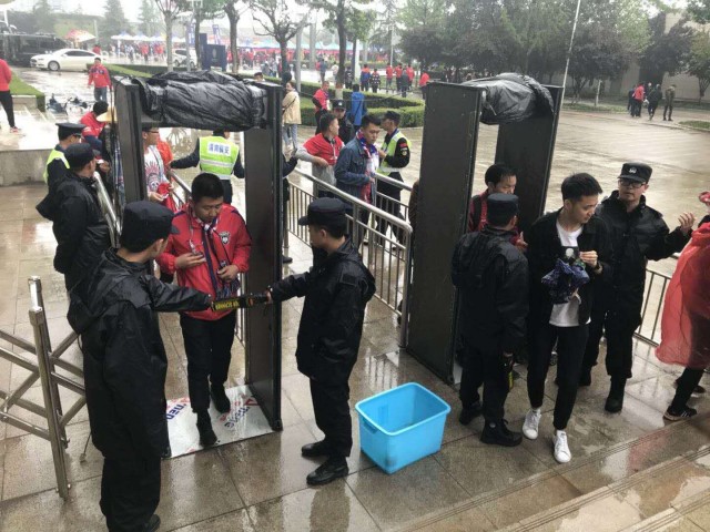 白水县公安局圆满完成中甲足球联赛安保执勤任务