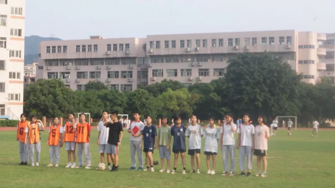 【活力邓中】夕阳西下，绿茵球场赛青春——记高一（6）班足球赛