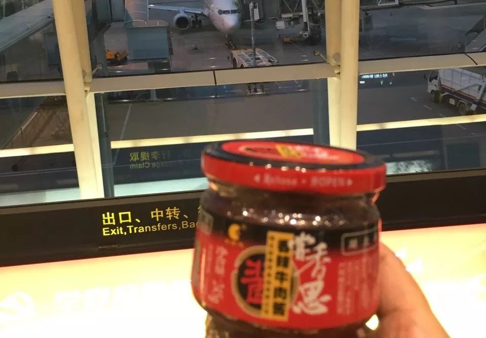 出门旅游坐飞机什么不能带,今年五一出行飞机和火车