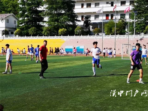 留坝县中学足球队员,留坝校园足球