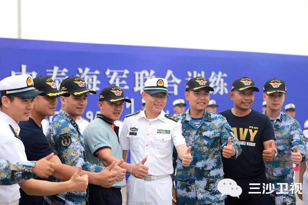多图|“一二、一二……”拔河、举炮弹“蓝色突击-2019”中泰海军开展多样交流活动