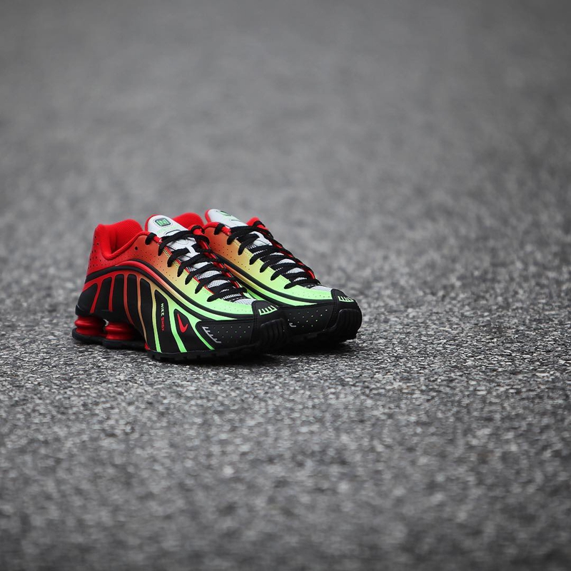 nike鞋面彩色斑点,nike鞋面发光