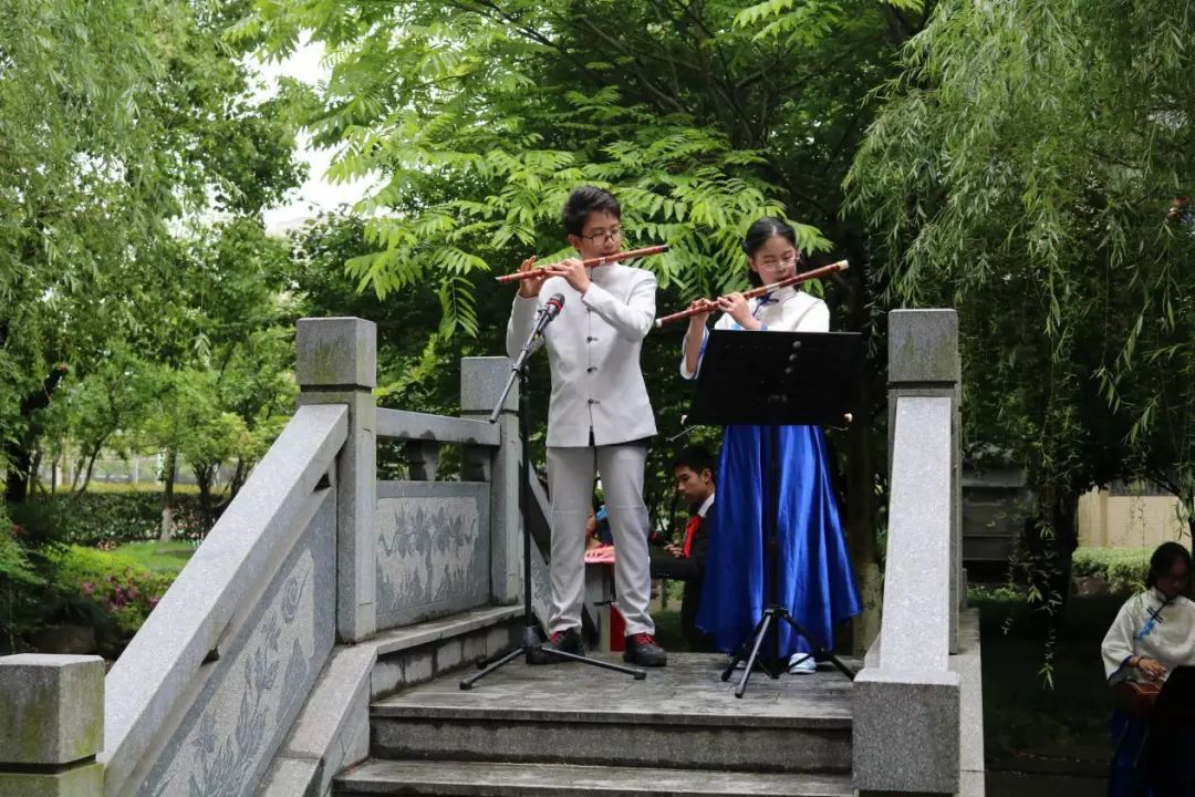 快乐体验快乐成长,快乐体验成长绘画二年级