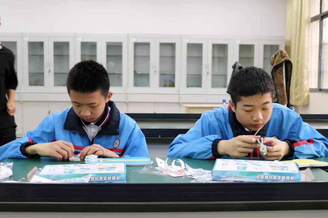 快乐体验快乐成长,快乐体验成长绘画二年级