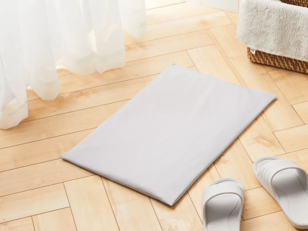 时尚地垫瞬间吸水,神奇的吸水地垫