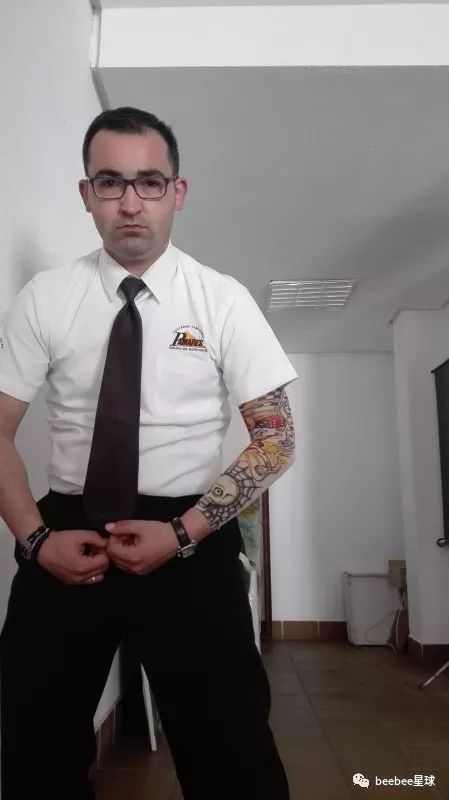 阿里速卖通上的纹身袖套在国外炸了,傻老外的买家秀简直令人入魔