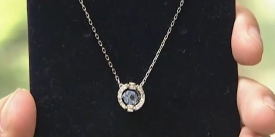 男友送的礼物是假货,男朋友送了假的施华洛世奇