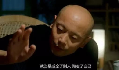 隐形贫困中年:报最贵的补习班,穿最廉价的T恤衫