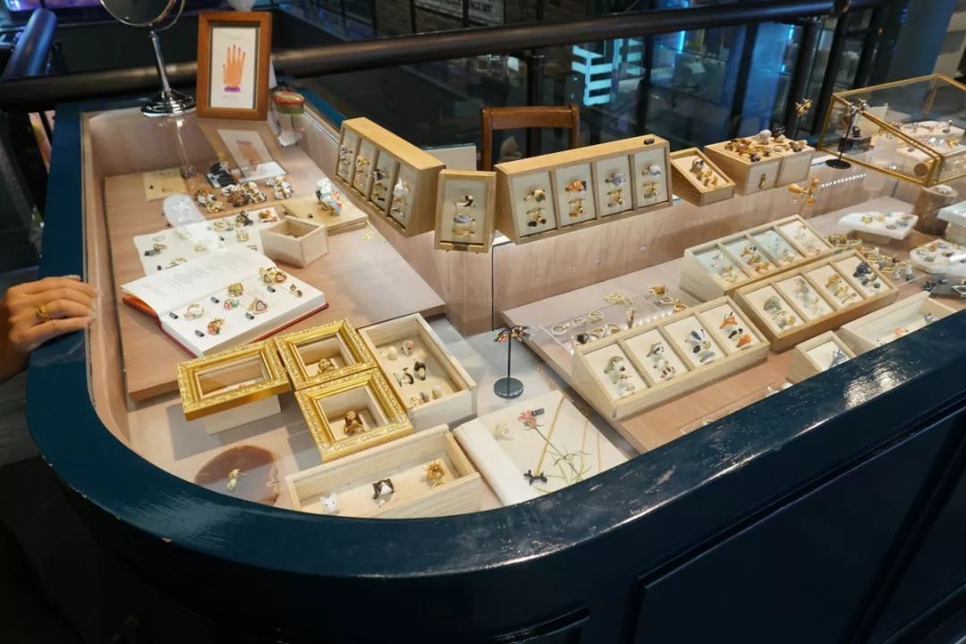 泰国有什么值得买的包,泰国必吃的十大潮牌