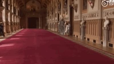 没有哪个女人能“笑”着走出这段时光，所有完美人设都是假装。