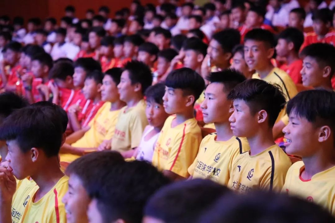 恒大足球夺冠大合唱,恒大足球学校比赛直播