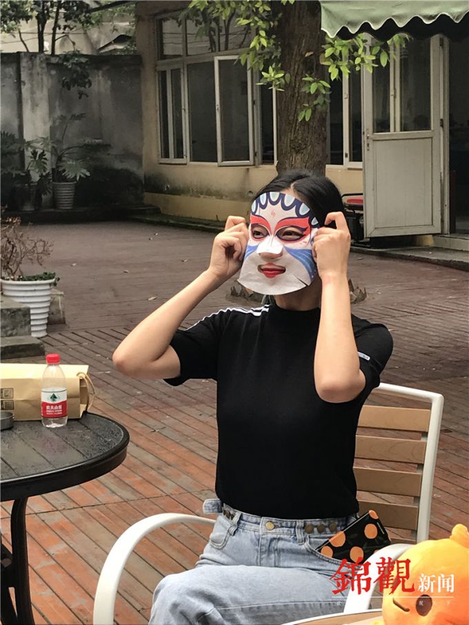 体验川剧变脸服装,川剧变脸面膜好用吗