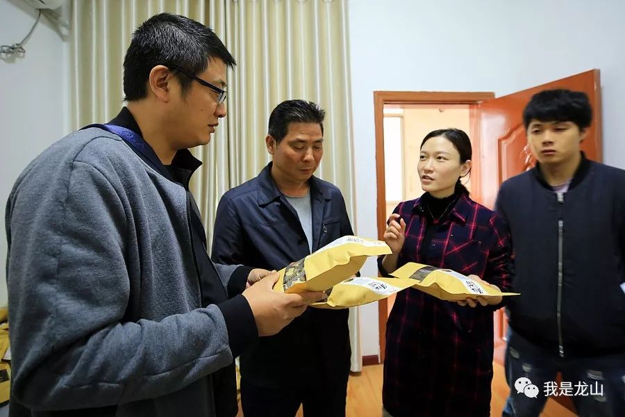 “卖蘑菇的女博士”“人民的好队长”，靛房人为何这样称呼他们？