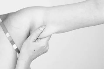 每天10分钟告别水桶腰瘦出小蛮腰,洗澡可以做的瘦腰运动